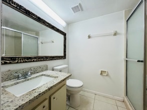 3700 Southpointe Dr in Orlando, FL - Building Photo - Building Photo