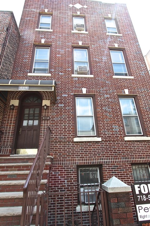 614 Lorimer St in Brooklyn, NY - Building Photo