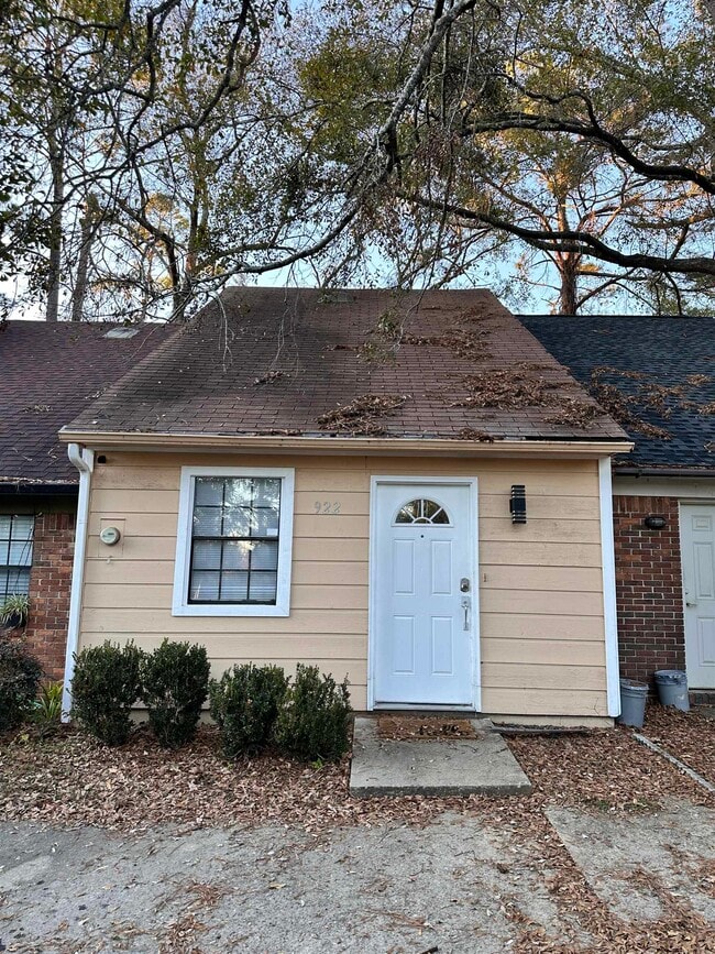 property at 922 S Lipona Rd