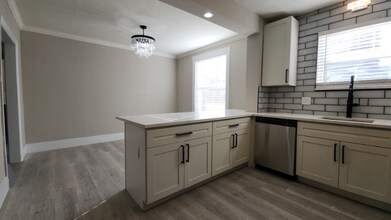 803 Westwood Dr, Unit 1st floor in Clayton, MO - Building Photo - Building Photo