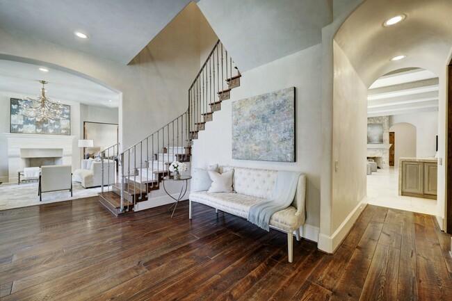 property at 5610 Lynbrook Dr