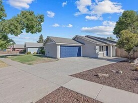 749 W Robin Ave in Visalia, CA - Building Photo