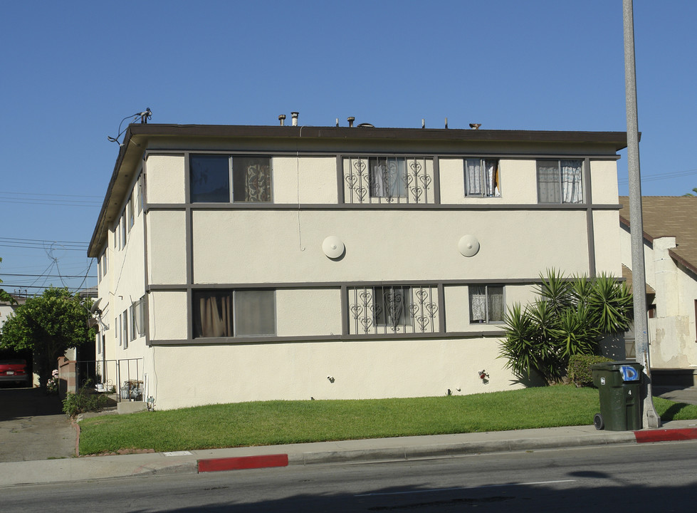 831 N Garfield Ave in Alhambra, CA - Foto de edificio