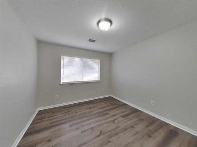 5911 Klamath Falls Ct