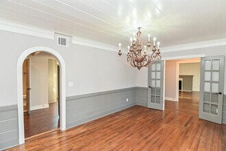 1031 Meyer St in Sealy, TX - Building Photo - Building Photo