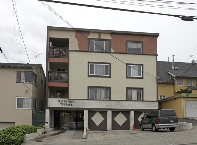 Macarthur Terrace at Adams Point in Oakland, CA - Building Photo - Building Photo