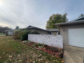 201-Oxford-2600 Oxford Rd in Springfield, IL - Building Photo