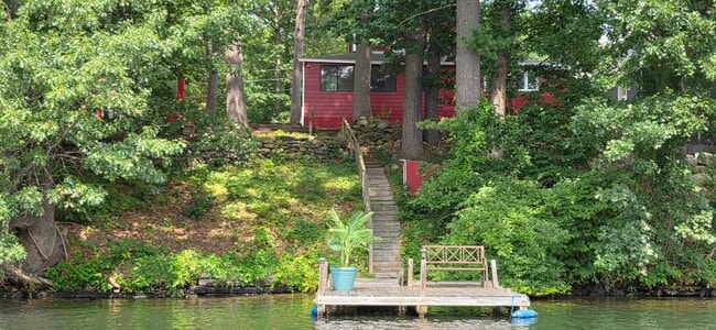 property at 10 Davis Rd