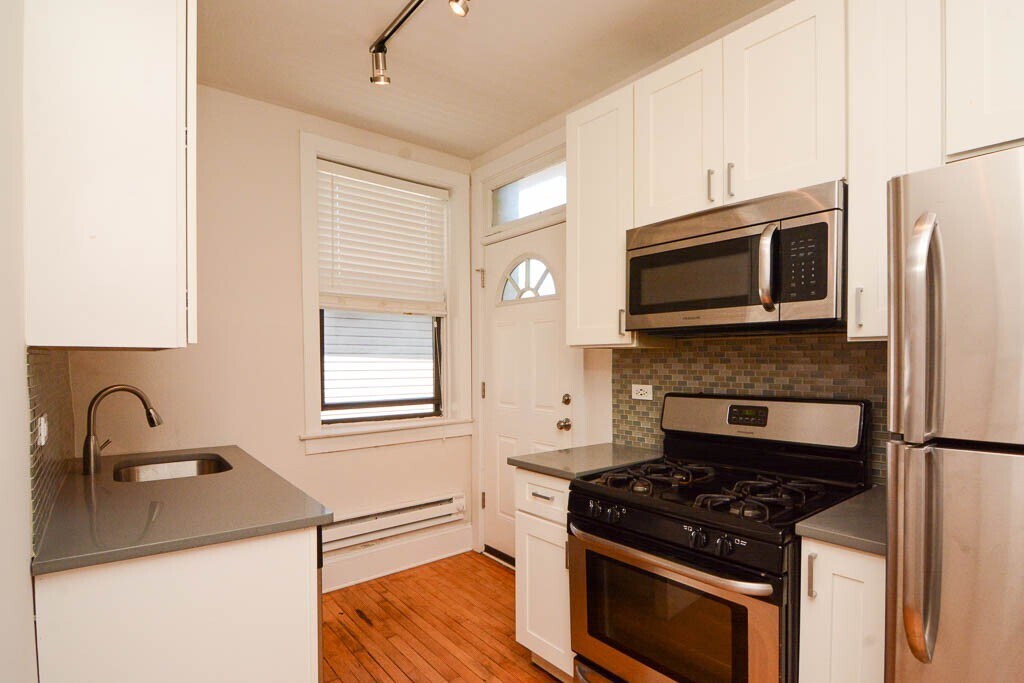 2328 N Rockwell St, Unit 3C in Chicago, IL - Building Photo