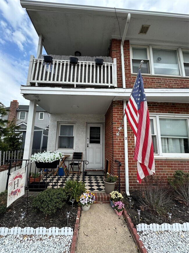 725 E Broadway in Long Beach, NY - Building Photo - Building Photo