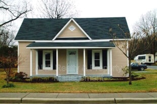 401 Poplar St in Graham, NC - Building Photo