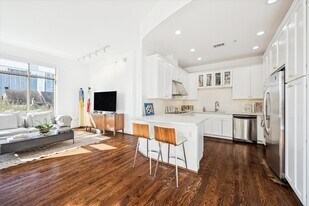 2211 Briarglen Dr in Houston, TX - Building Photo