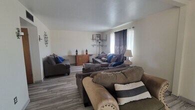 2313 San Lorenzo Ave in Bakersfield, CA - Building Photo - Building Photo