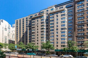 215 E 79th St in New York, NY - Building Photo