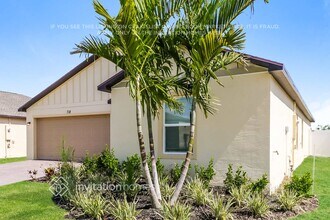 718 Carlyle Wy in Fort Pierce, FL - Building Photo - Building Photo