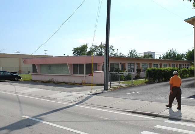 2940 W Flagler St in Miami, FL - Building Photo - Building Photo