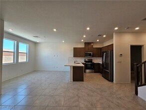 6716 The Avenue N in Las Vegas, NV - Building Photo - Building Photo