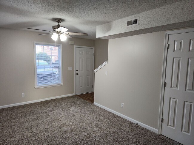 284 Raleigh Dr in Clarksville, TN - Foto de edificio - Building Photo