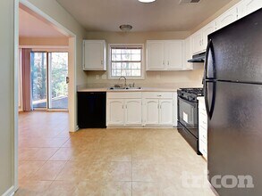 2481 Dublin Ct, Unit 9 in Lawrenceville, GA - Foto de edificio - Building Photo