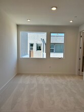 685 S Lyon St in Santa Ana, CA - Foto de edificio - Building Photo