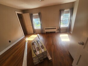 39 Cottage St, Unit Apt #2 in Milford, NH - Building Photo - Building Photo
