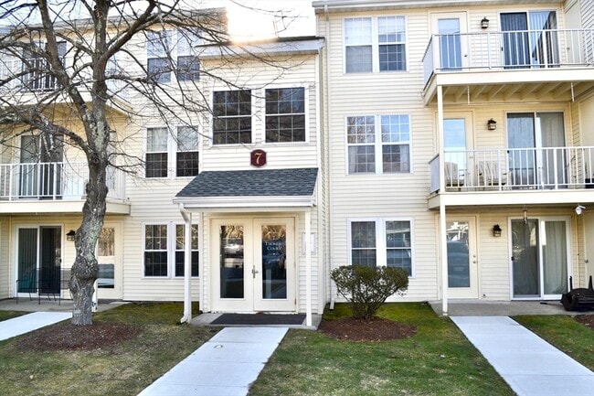 property at 7 Thoreau Ct