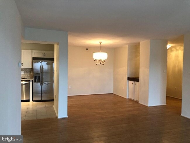 3310 N Leisure World Blvd in Silver Spring, MD - Building Photo - Building Photo