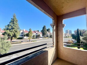 3925 Nobel Dr in San Diego, CA - Building Photo - Building Photo