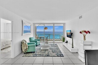 5161 Collins Ave, Unit 1017 in Miami Beach, FL - Building Photo - Building Photo