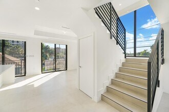3345 SW 22nd Ter in Miami, FL - Foto de edificio - Building Photo