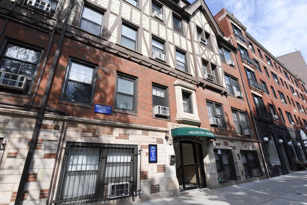 541 W Arlington Pl in Chicago, IL - Building Photo