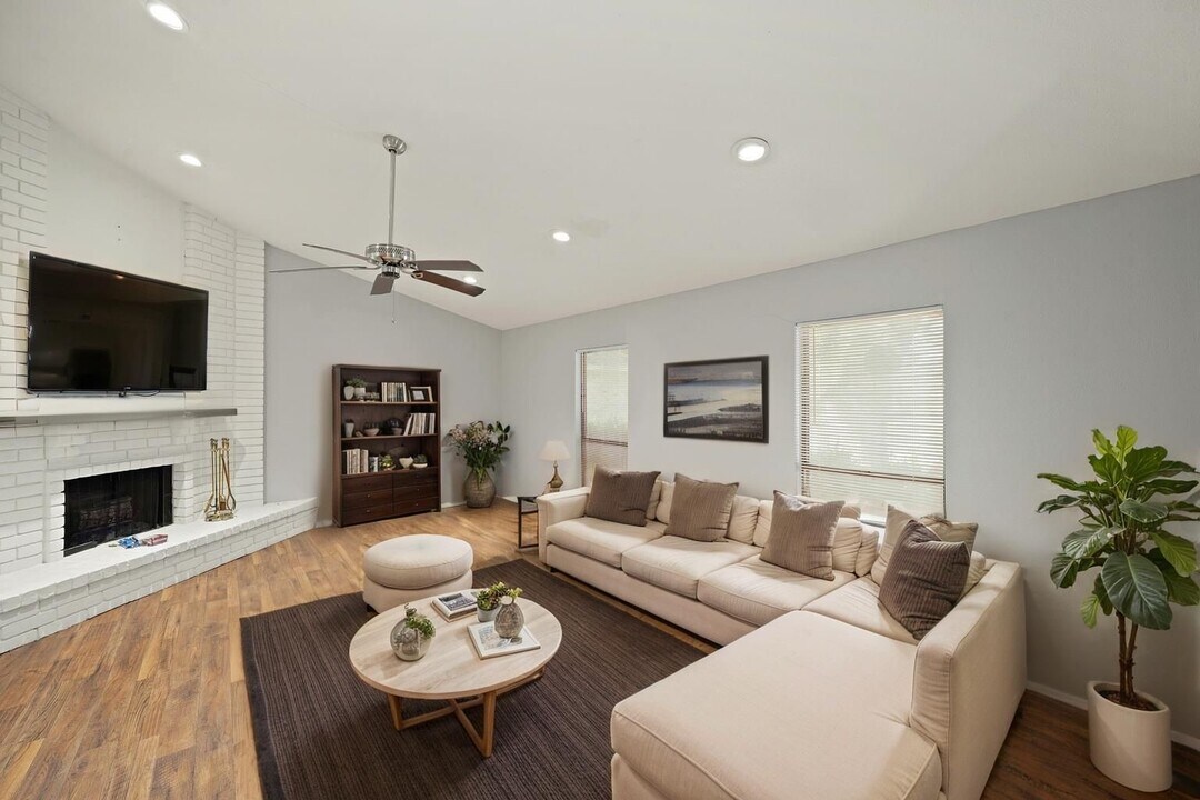 6811 Tara Blue Ridge Dr in Richmond, TX - Building Photo