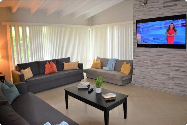 4411 E Tradewinds Ave in Lauderdale-by-the-Sea, FL - Foto de edificio - Building Photo