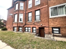 2701 E 75th Pl in Chicago, IL - Building Photo