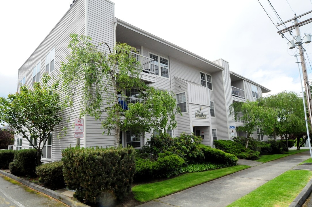 The Bentley in Des Moines, WA - Building Photo