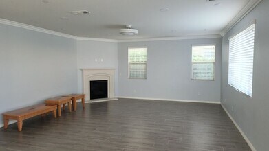 7668 Villa Rosa Ct in Corona, CA - Foto de edificio - Building Photo