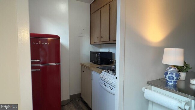 property at 1021 Arlington Blvd