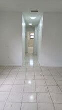 6882 NW 173rd Dr in Hialeah, FL - Building Photo - Building Photo