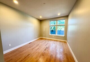 16 Baker Ct in Boston, MA - Building Photo - Building Photo