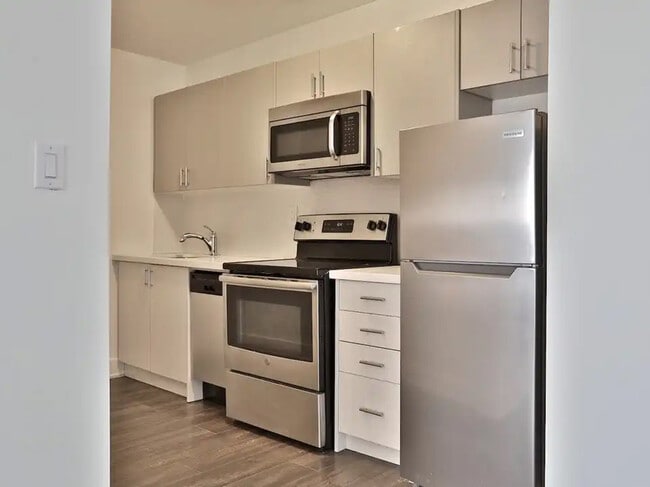 34 Heydon Park Rd in Toronto, ON - Building Photo - Building Photo