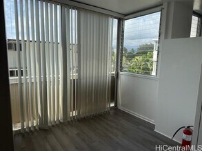 3027 Pualei Cir in Honolulu, HI - Building Photo - Building Photo