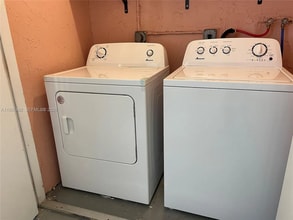 8650 SW 212th St, Unit 102 in Cutler Bay, FL - Foto de edificio - Building Photo