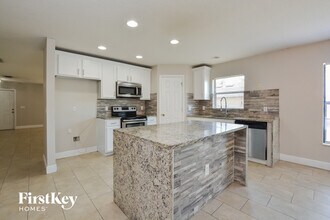 932 Fallbrooke Ave in Deltona, FL - Building Photo - Building Photo