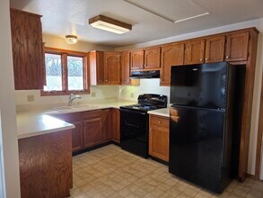 722 Goldfinch Ln in Howards Grove, WI - Foto de edificio - Building Photo