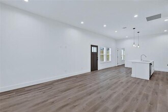 2842 S Marsalis Ave in Dallas, TX - Building Photo - Building Photo