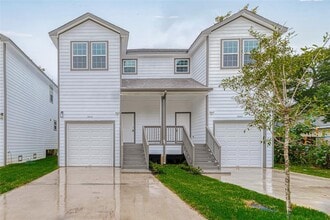 2527 S Washington Ave in Pearland, TX - Building Photo - Building Photo