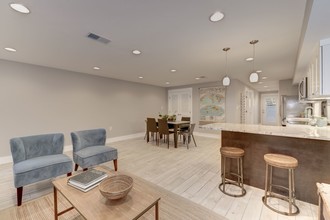812 Kentucky Ave SE, Unit B in Washington, DC - Foto de edificio - Building Photo