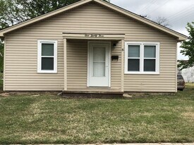 123 N Tucker Ave in Shawnee, OK - Building Photo