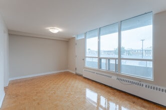 The Village View Apartments in Brampton, ON - Building Photo - Interior Photo