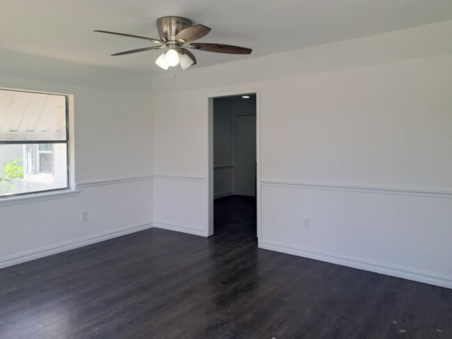 57201 Perry St in Irving, TX - Building Photo - Building Photo